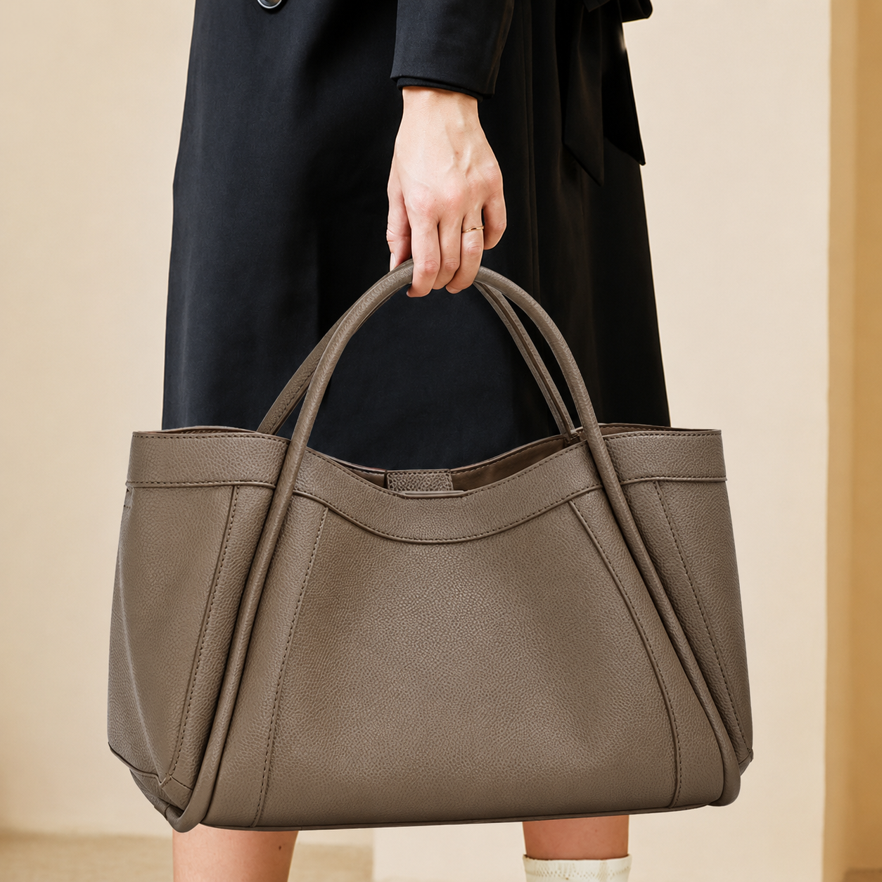 Classic Aura Handbag